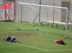 לא מסר לו את הכדור אז דקר אותו