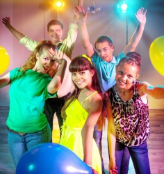 מהם שירותי חובה לארגון מסיבת נוער?