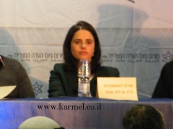 בעקבות התפרצות הקורונה נערכים לקיום התפילות בחוץ