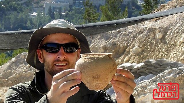 למה הונחו קרפדות ערופות ראש בקנקן בתוך קבר בן 4,000 שנה?
