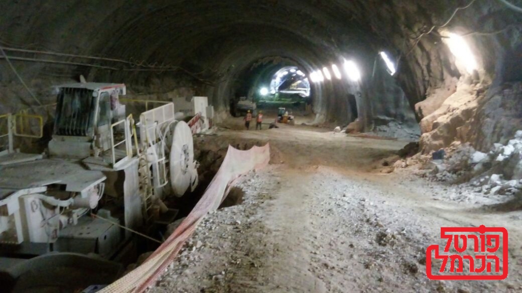 שני פועלים נפלו מגובה במנהרת שפיר ביקנעם 