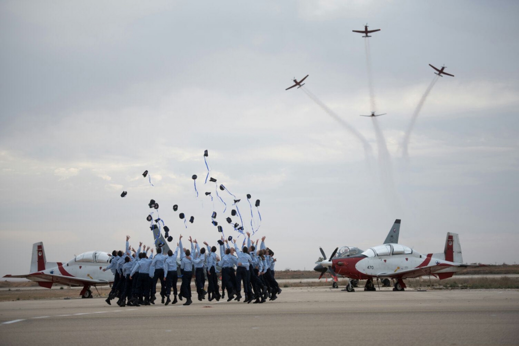    טקס סיום קורס טיס 175 מסדר כנפיים  