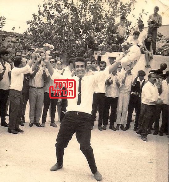 אבו עדואן מסלח חלבי רוקד בחתונה בשנות השישים