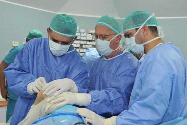 דוקטור בטחיש והשתלת מניסקוס בצעיר בן 18