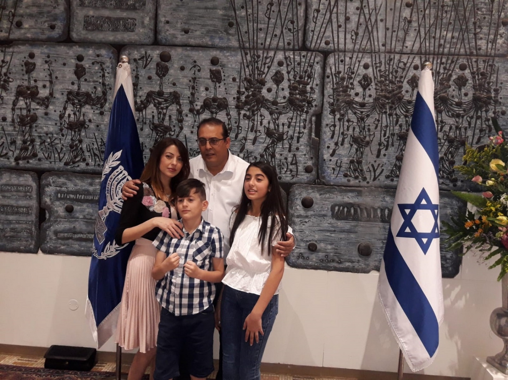 כמאל עטילה דובר ומקבל פרס התנדבות