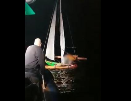 חולץ גבר שנסחף עם הסירה שלו בכנרת