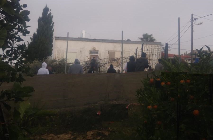 עשרות מפגינים נגד סגירת המסגד בדליה מתעמתים עם שוטרים