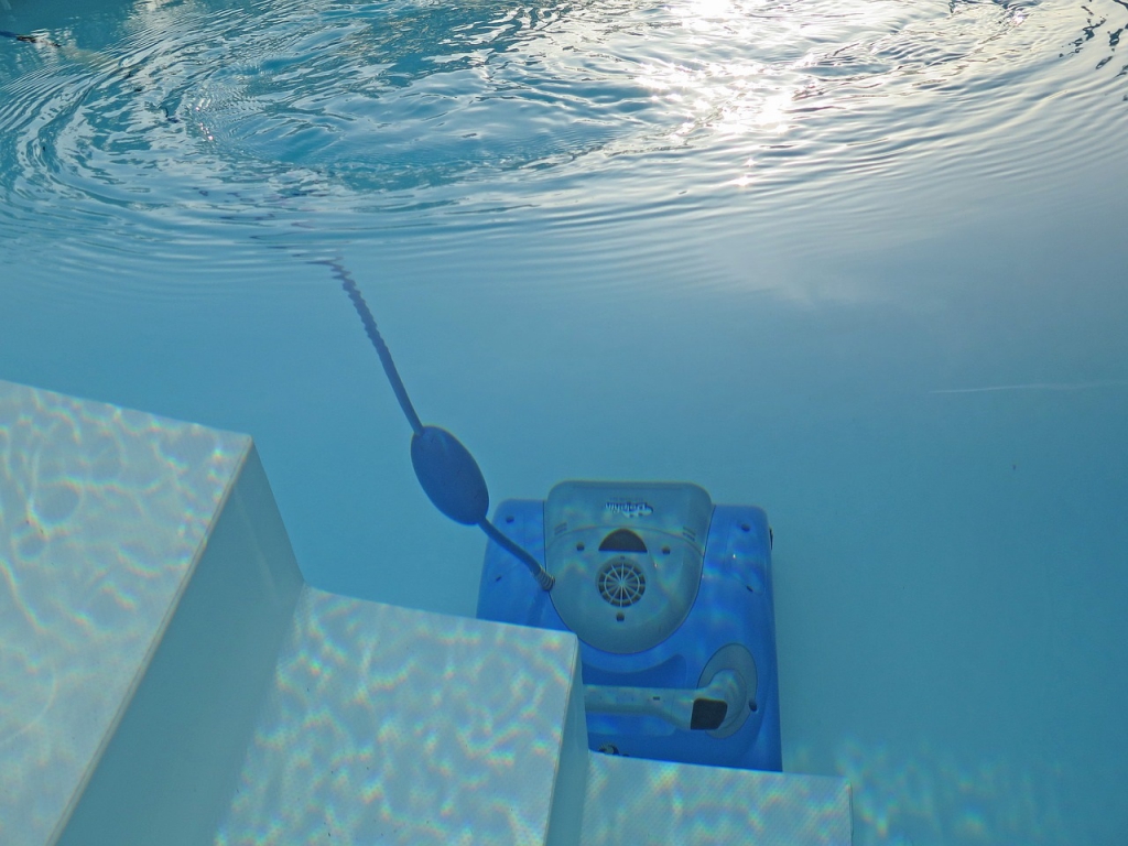 רגע לפני עונת הקיץ הגיע הזמן להתחדש עם רובוט לבריכה במחיר מבצע