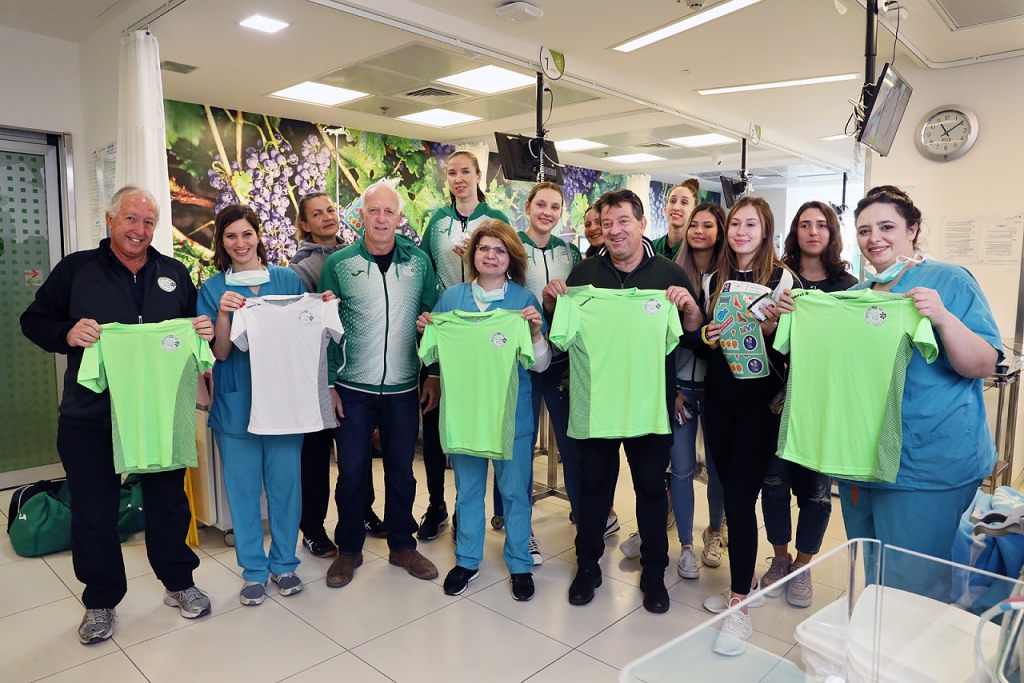 שחקניות אלופת המדינה בכדורעף מכבי XT חיפה ביקרו ברמב"ם