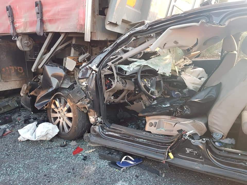 הרוג בתאונה בין משאית לרכב פרטי