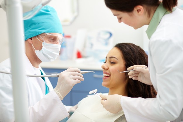 איך בוחרים רופא שיניים מומלץ לטיפול?