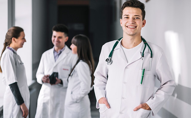 חלוק רופא סמל סטטוס או צורך רפואי?