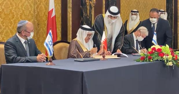 ישראל ובחריין חתמו על הצהרה משותפת לכינון יחסים דיפלומטים ומזכרי הבנות