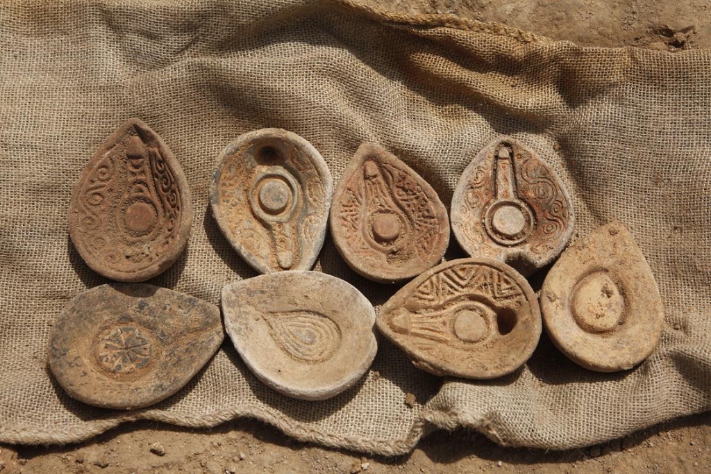 המטמון שנחשף בחפירה ארכיאולוגית בטבריה