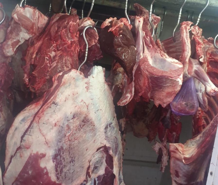 טון של בשר מוברח נתפס בכפרים ובערים