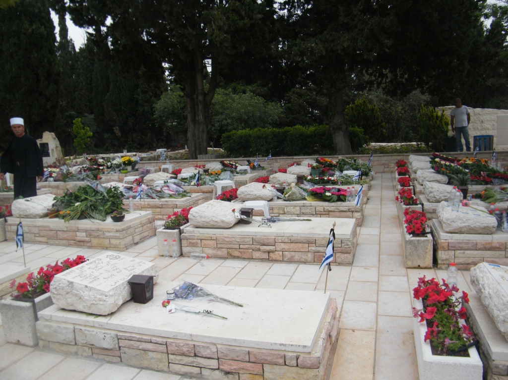 "לאחר שנרכין ראש נרים פנינו בגאון"