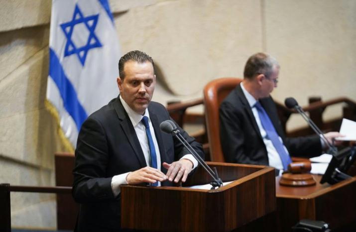 הפוליטיקאים מדברים לציבור משהו וביניהם משהו אחר