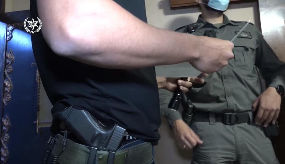 נעצרו עשרות חשודים בסחר באמצעי לחימה