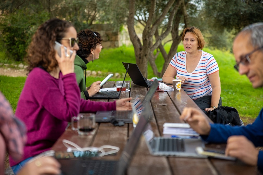 לעבוד וללמוד בחיק הטבע