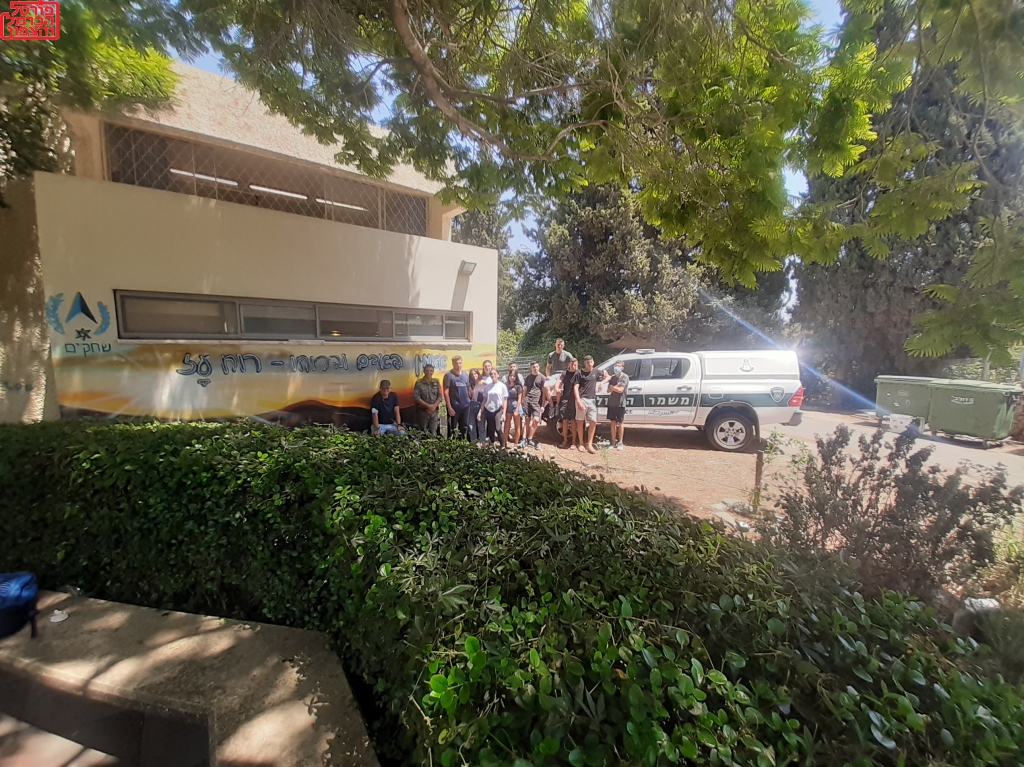 " אאמין באדם וברוחו רוח עז "