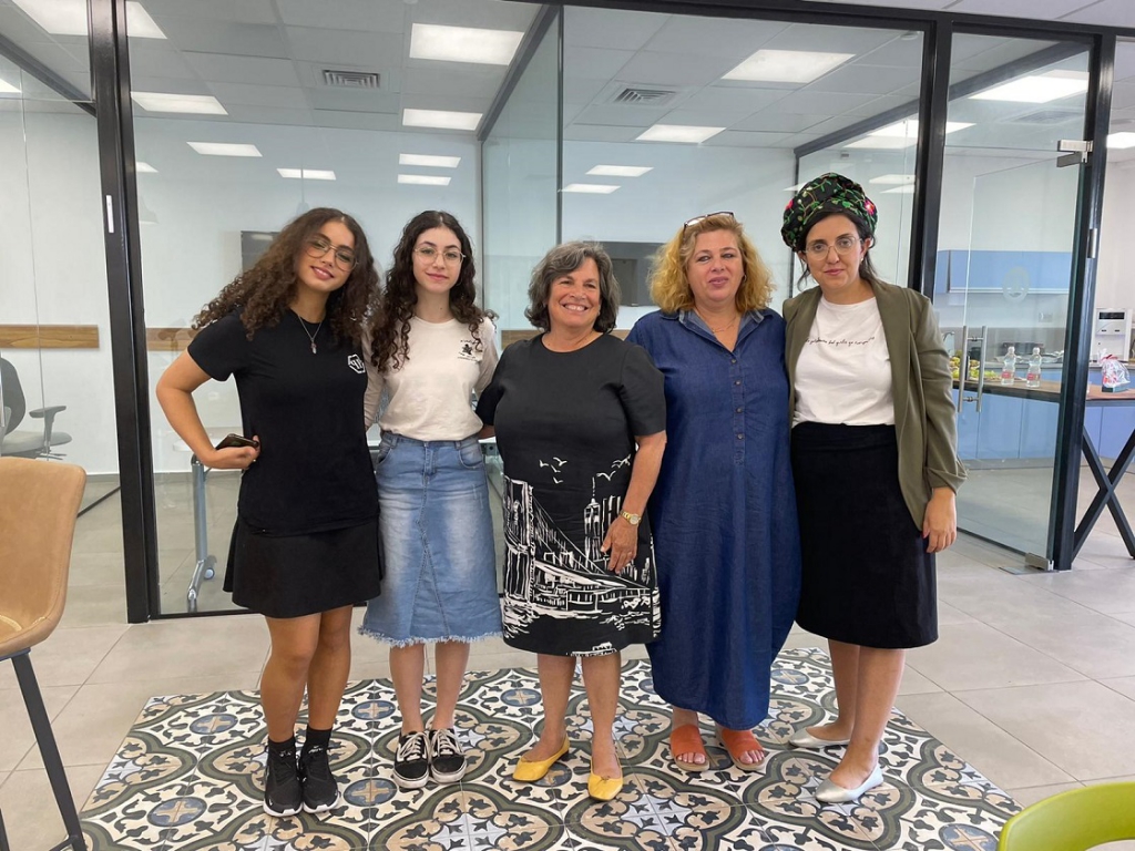 נשיאת אמית למורה הפצוע: "כל העם מתפלל להחלמתך"