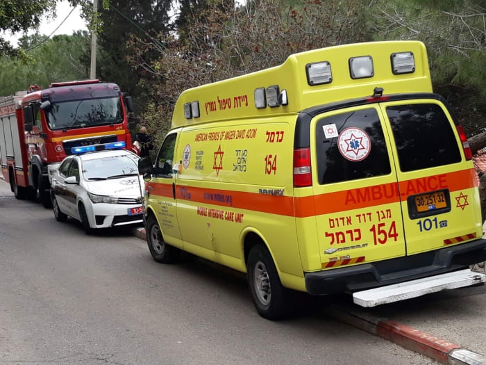 לא משאירים ילד ברכב ללא השגחה