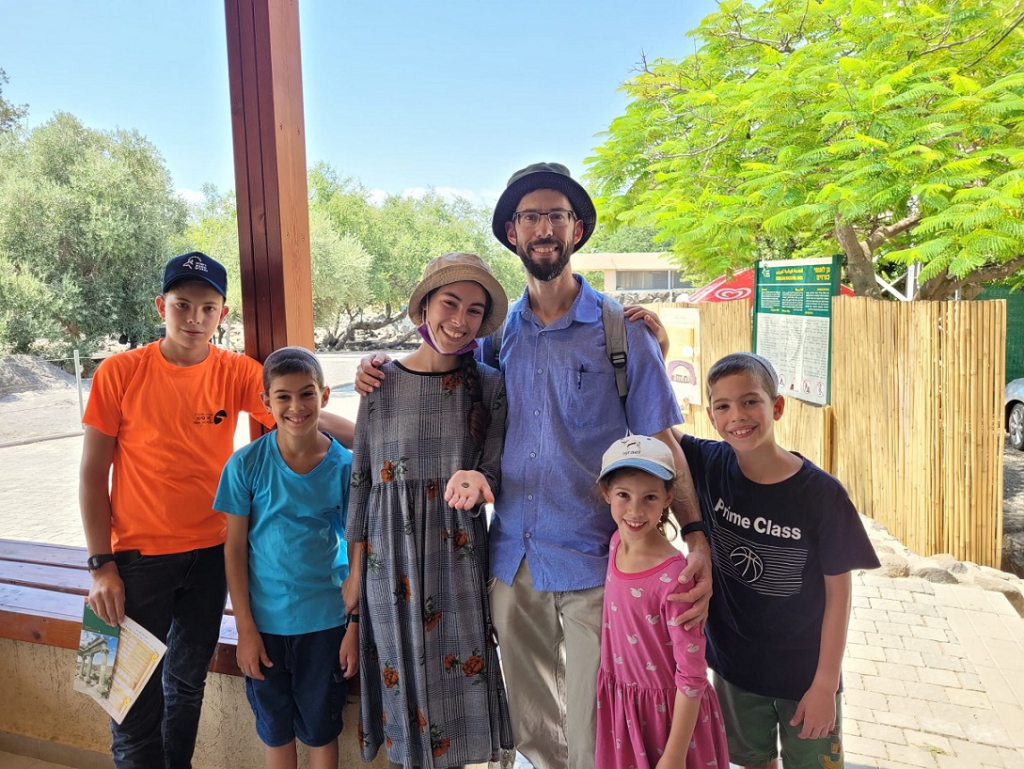 משפחה שטיילה בגן הלאומי כורזים מצאה מטבע עתיק מלפני 1,500 שנה