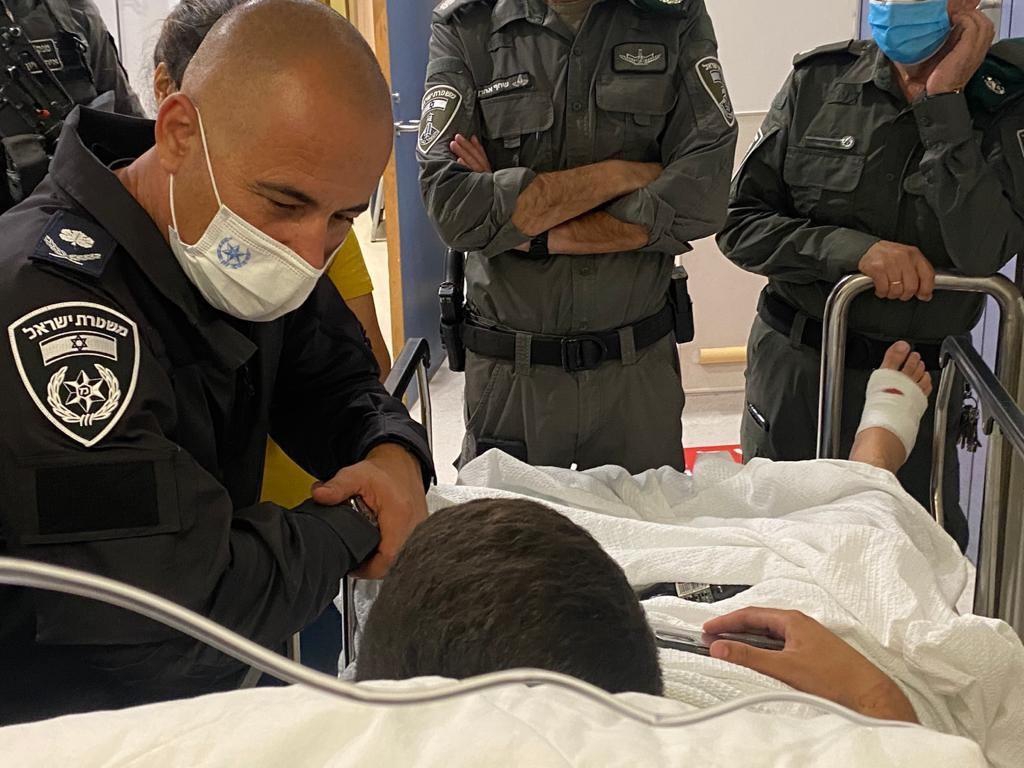 שוטר נפגע קל באירוע דקירה בשער האריות בירושלים