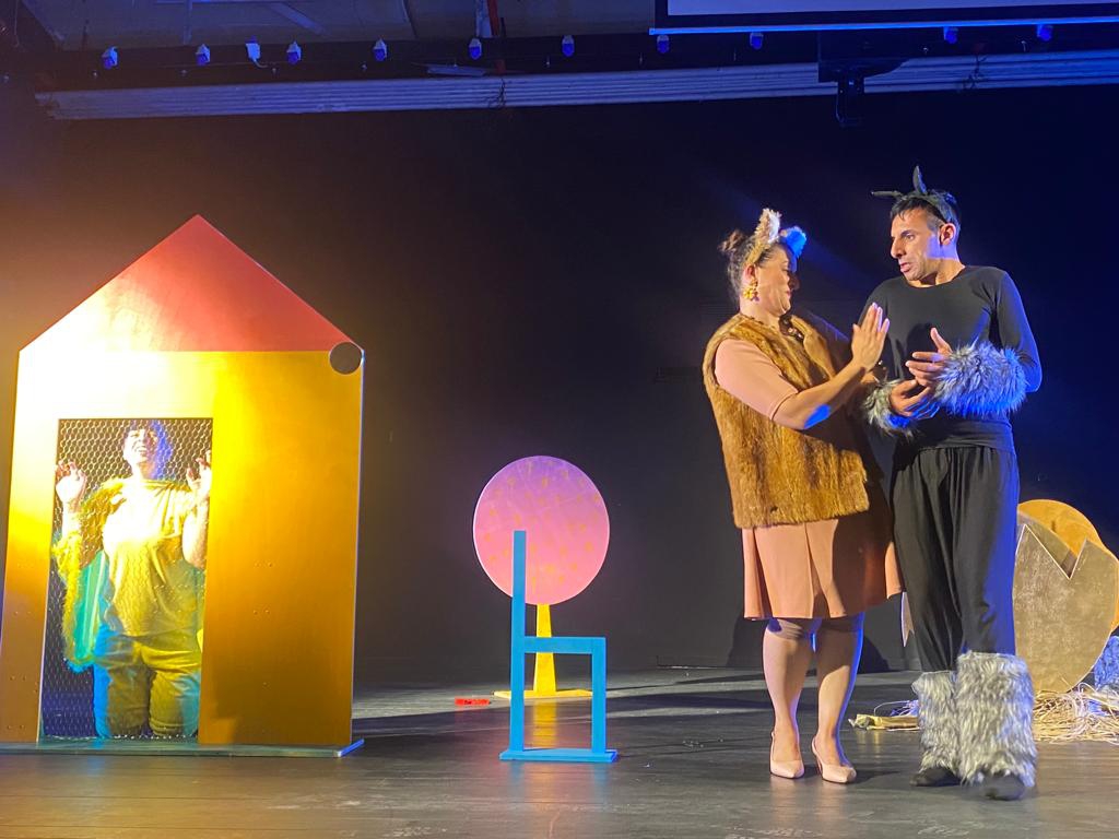 مسرح النقاب يقدم عرض احتفالي لمسرحية الأطفال " يلا نكمل بابا"