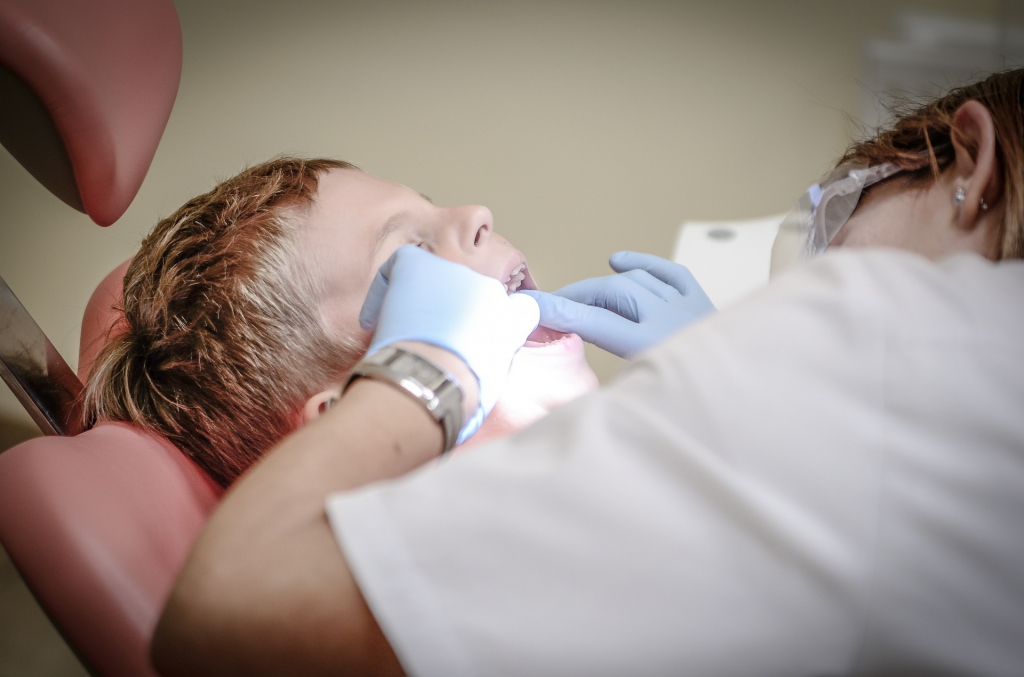 איך לבחור רופא שיניים מומחה לילדים ?