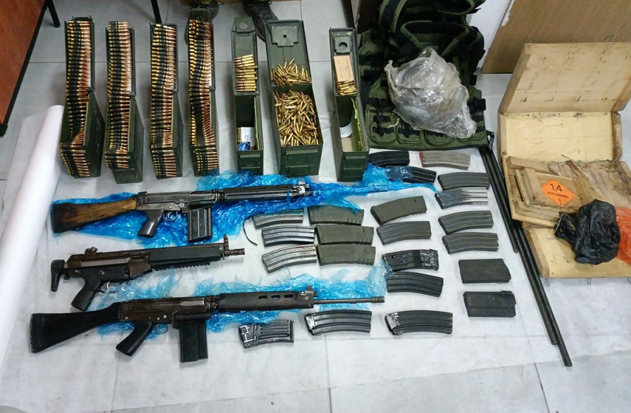  בבית בחברון נתפסו 3 רובי סער ותחמושת רבה מסוגים שונים