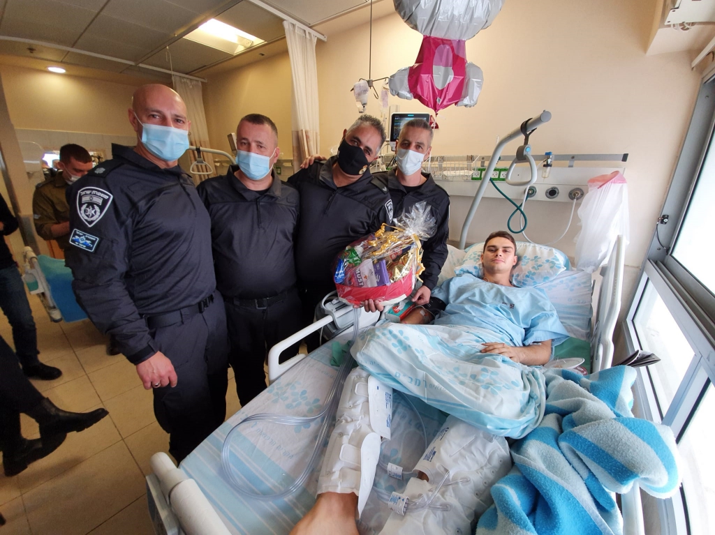 הצוות שחילץ את סרן רון בירמן הגיעו לביקור ברמב"ם