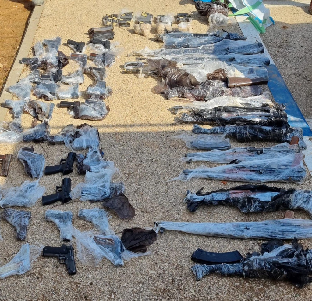 סוחרי נשק נתפסו בצפון כשברשותם 53 נשקים