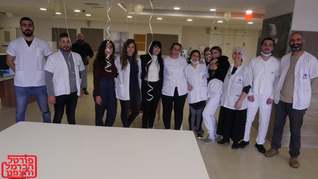 האישה העובדת בבית אבות מוריה הכרמל