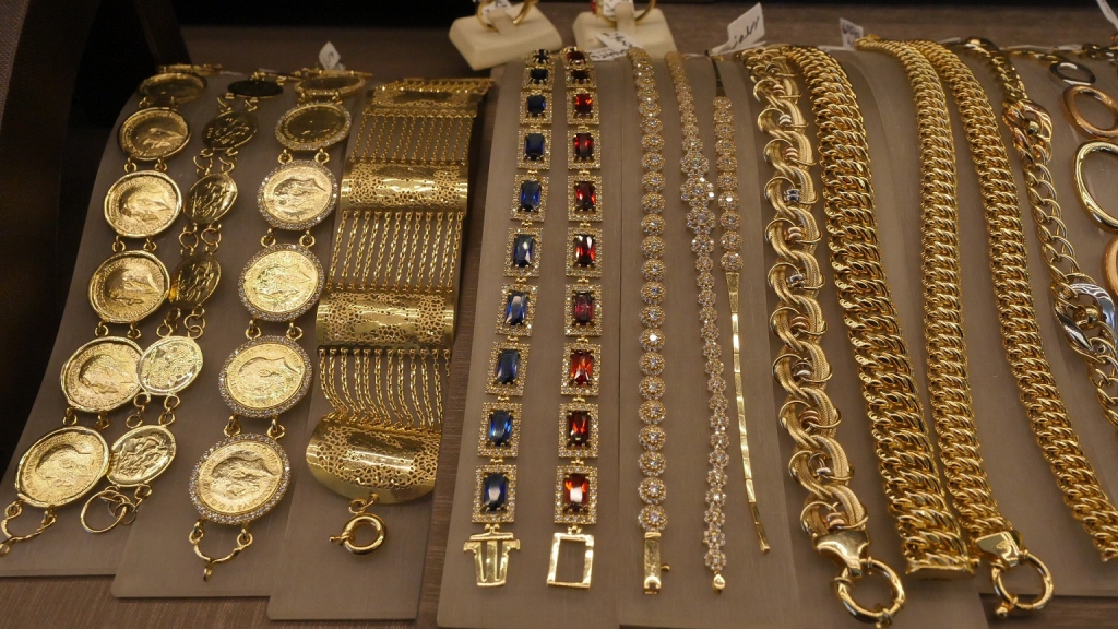 מתנה מיוחדת לאם קונים בשכיב זהב עוספיה