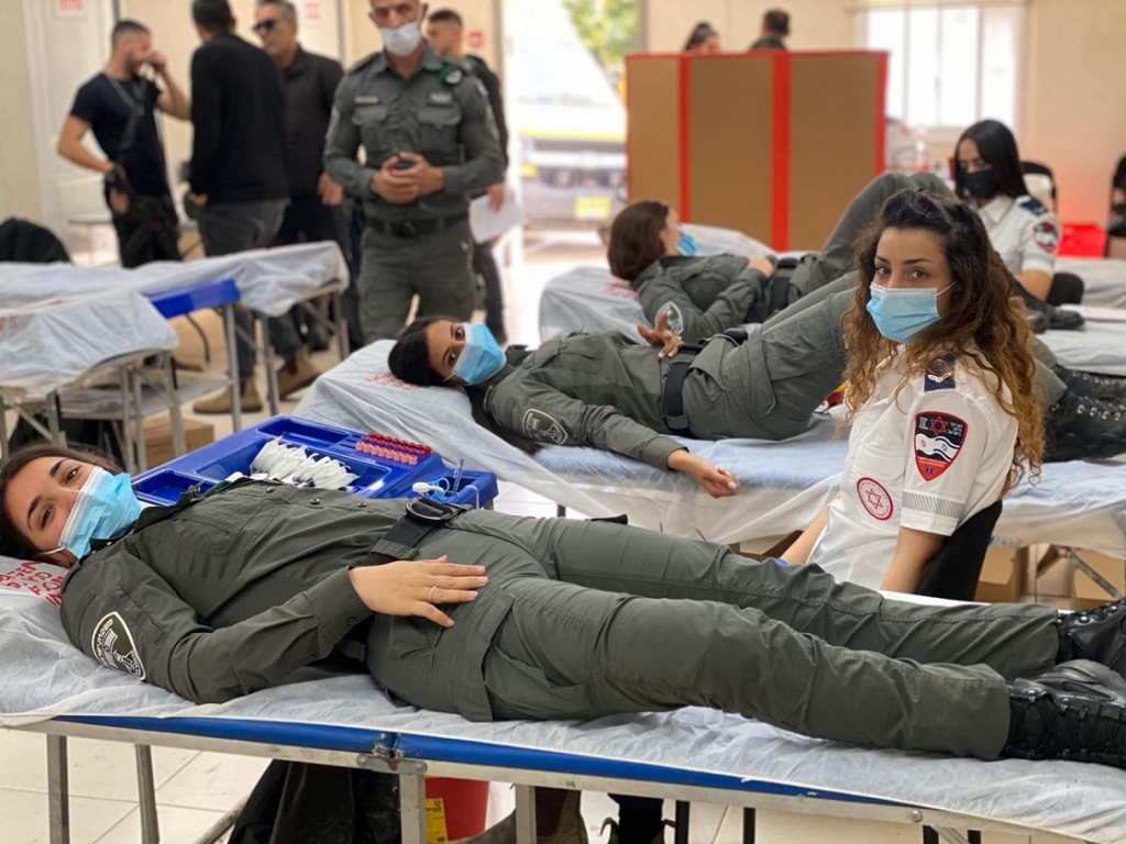 השוטרים נרתמו לתרום דם ביום המעשים הטובים