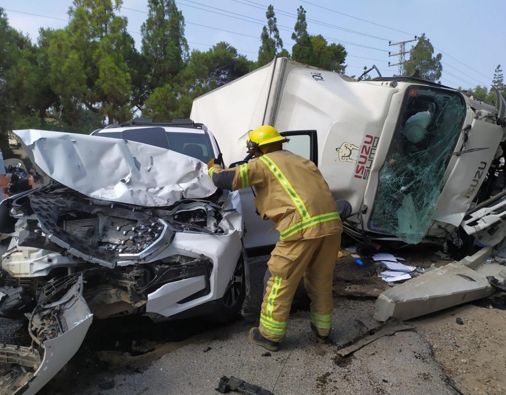 תאונת דרכים במעורבות משאיות ושני רכבים סמוך לצומת אורן