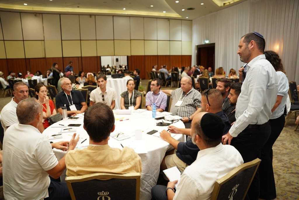 12 אשכולות אזוריים שבתוכם 167 רשויות מקומיות