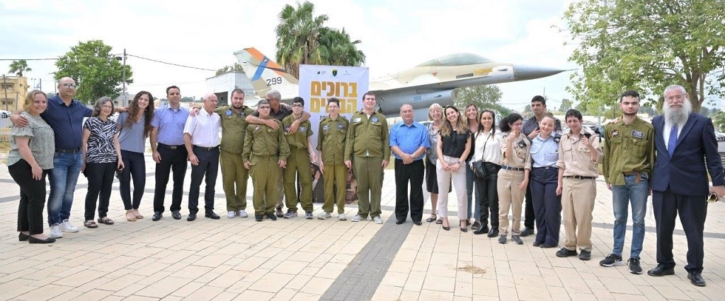 בנק ירושלים מאמץ את החיילים של גדולים במדים