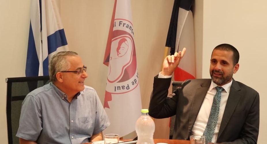 שגריר בחריין חאלד יוסף אל ג'לאחמה ביקר בבית החולים הצרפתי בנצרת