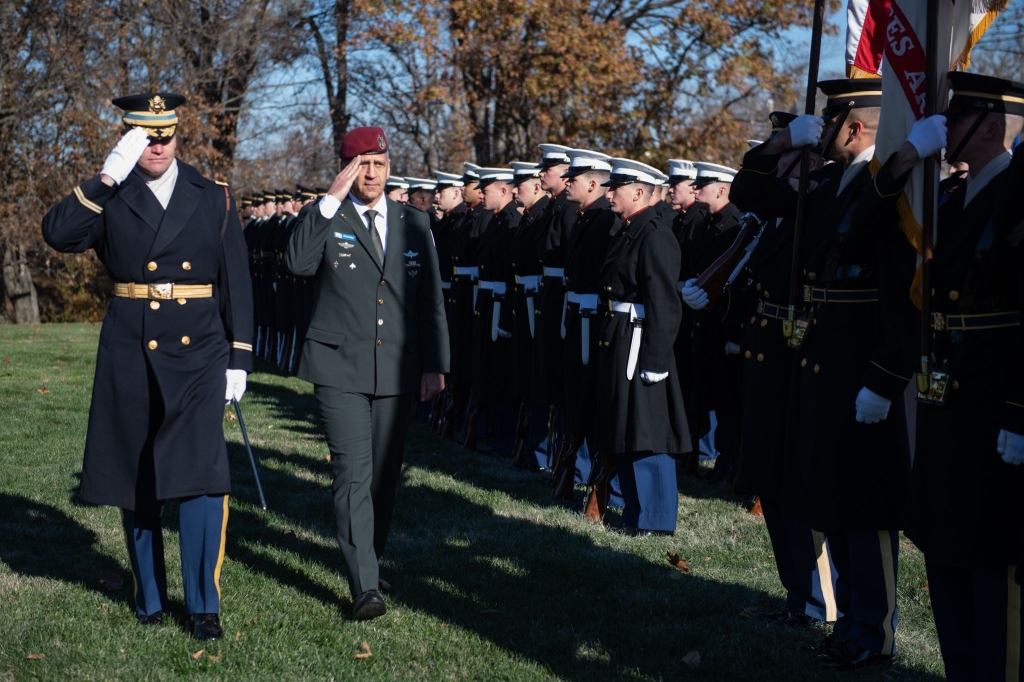 עיטור כבוד ניתן לרמטכ״ל רב-אלוף אביב כוכבי