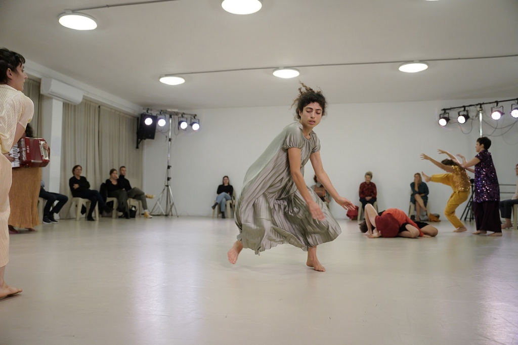 אור אבישי רקדנית יוצרת דרך גוף