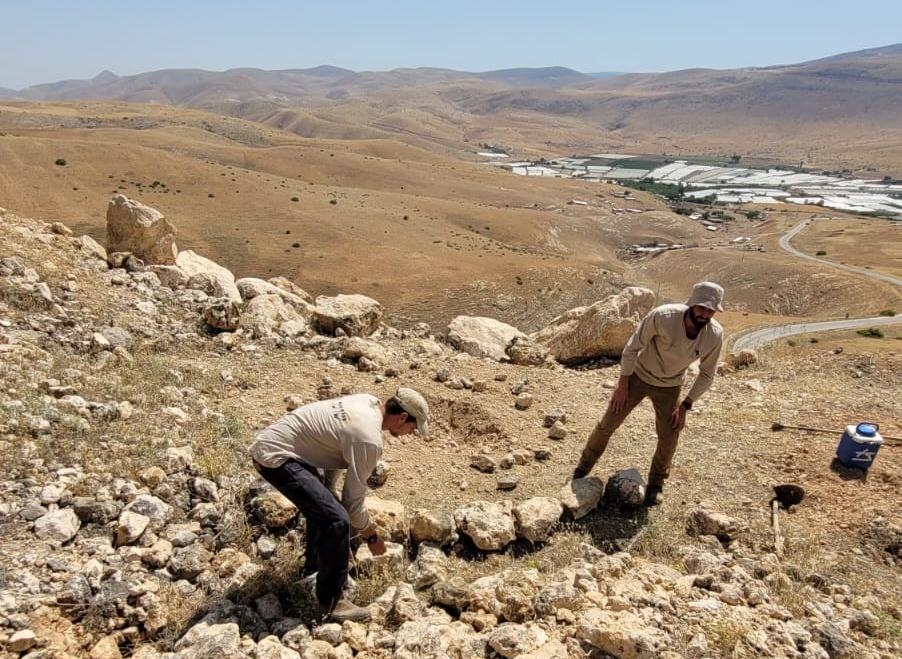 מצפור לזכר מאיה ורינה די ז"ל