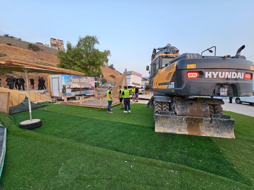 הריסת מתחם לספורט ימי שנבנה ללא היתר