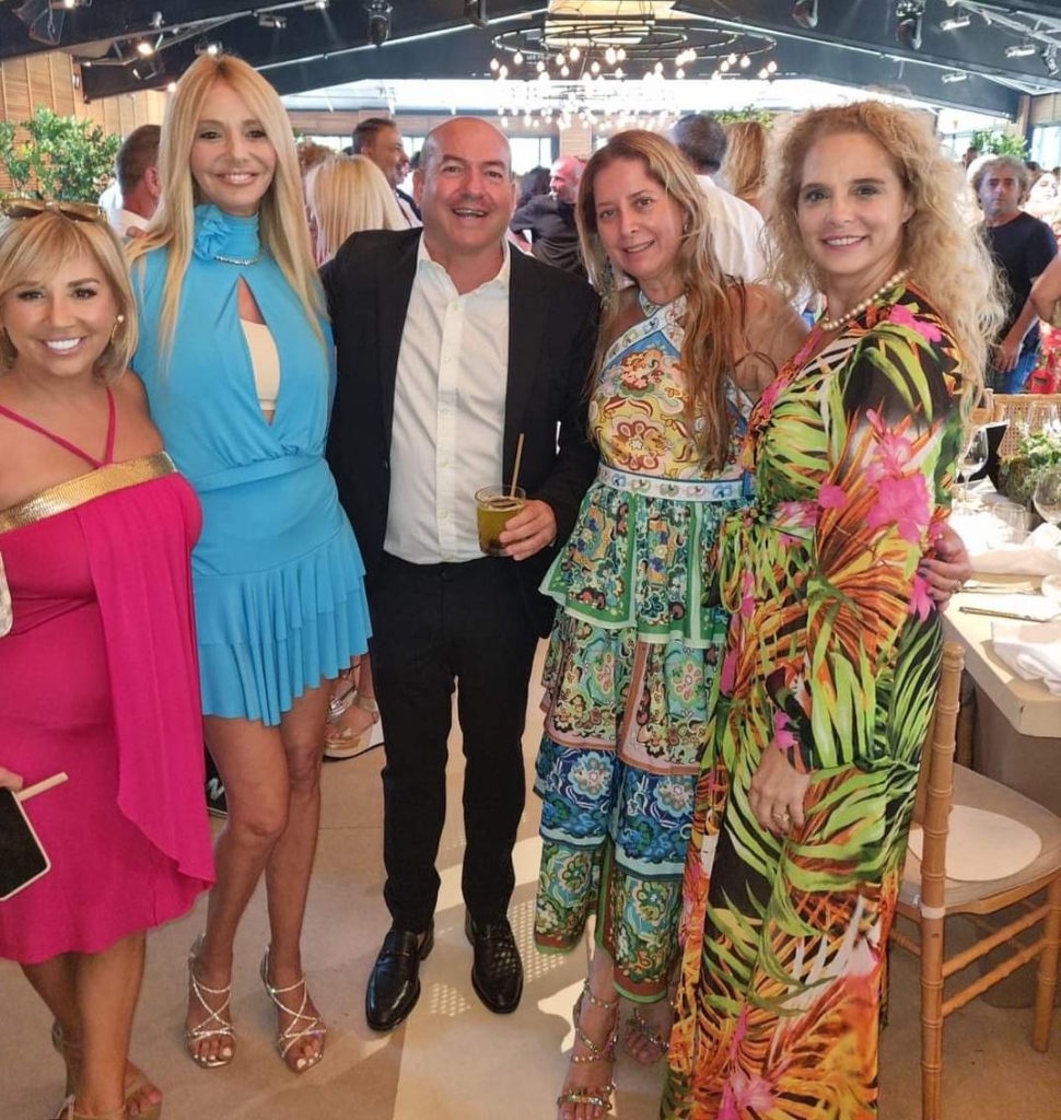 תמונות מחתונת הבת של אייל ברקוביץ