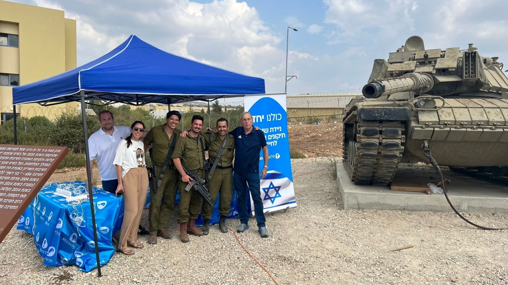 פלאפון החלה להפעיל ניידות שירות לחיילים