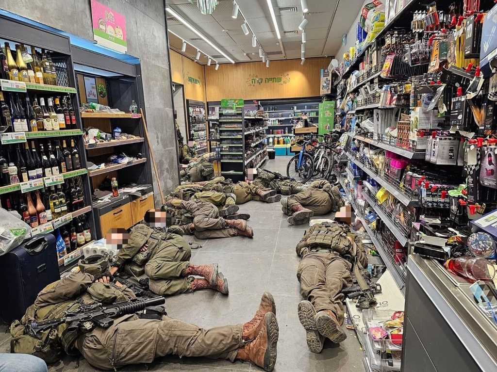 מחבקים את החיילים