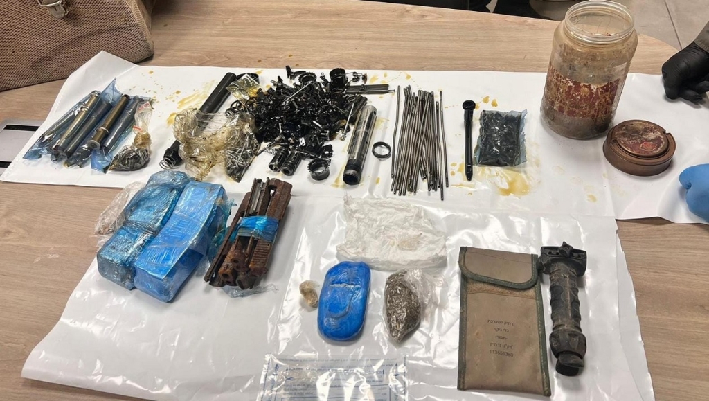 חלקים להרכבת נשק ותחמושת אותרו בבית בירכא