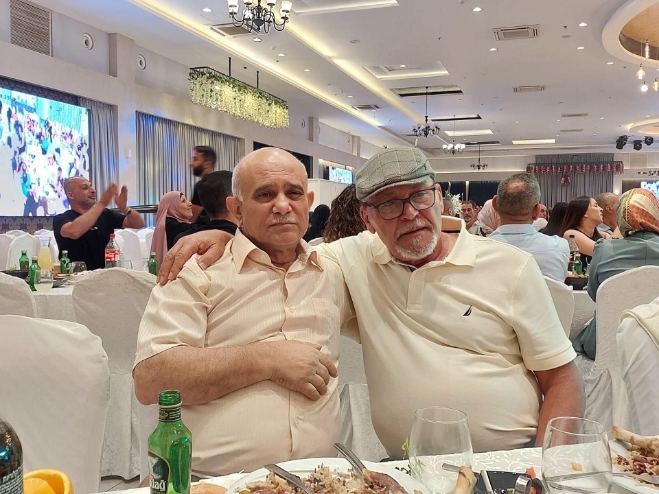 قلائد معلقة" للشاعر