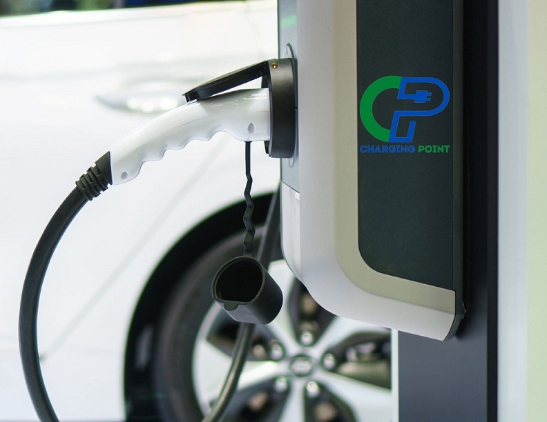 האם עמדות טעינה לרכב חשמלי "חכמות" טובות יותר "מהטיפשות" או לא?